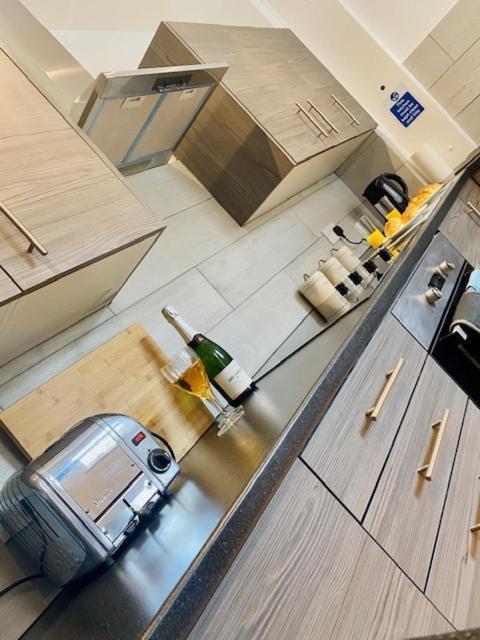 Cannock House ~ 4 Bedrooms All With Ensuite. Руджлі Екстер'єр фото